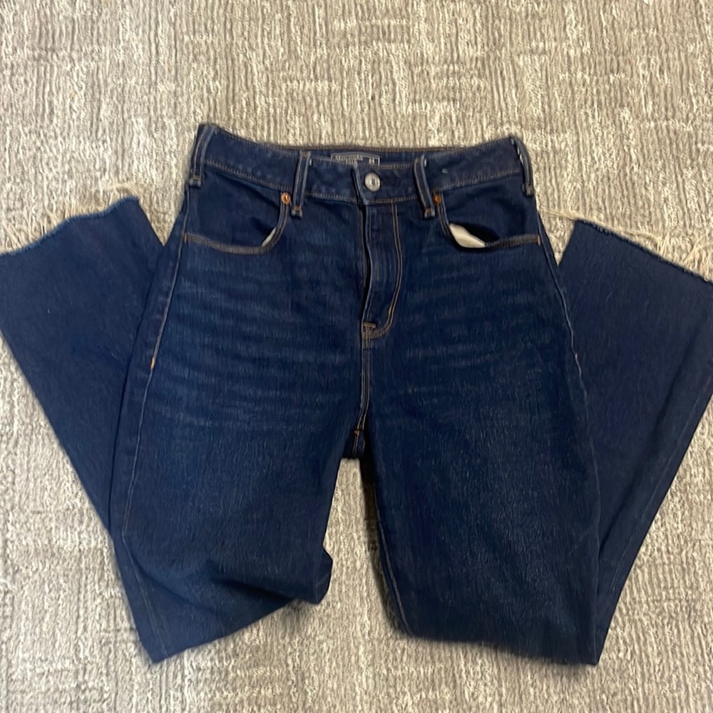 Abercrombie Ankle frayed jean size 24